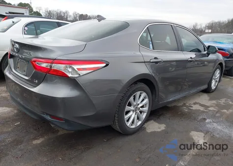 2020 Toyota Camry Le z USA, uszkodzony, nr VIN 4T1L11AK7LU953684